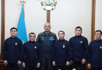 Министр обороны поздравил победителей чемпионата мира по борьбе среди военнослужащих