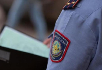 Астанада екі мас адам жылы аялдамаға зақым келтірді