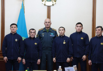 Қорғаныс министрі әлем чемпионатының жеңімпаздарын құттықтады