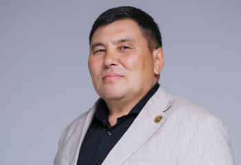 Абайтанушы Омар Жәлел атақ аламын деп алаяққа жем болғанын айтты