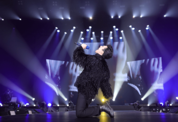 Полный зал китайских поклонников на концерте Димаша в Гонконге запел на казахском языке