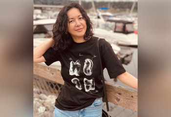 Дизайнер из Казахстана покорила мировой подиум изображением асыков на одежде