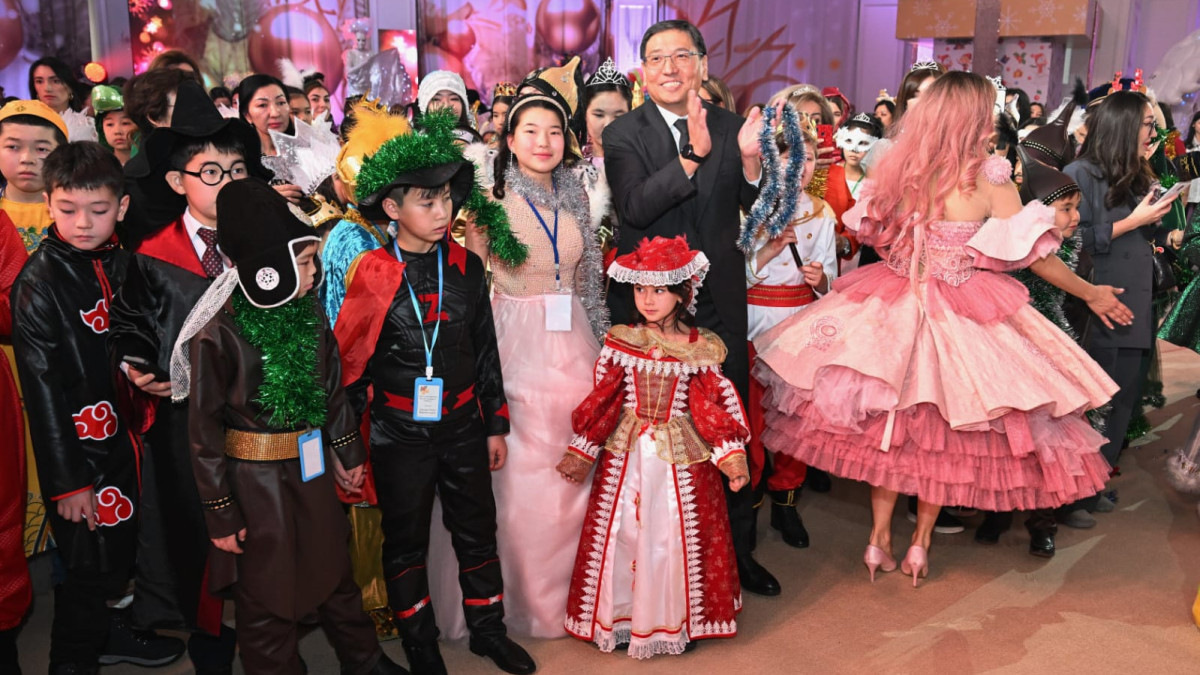 Более 300 детей пригласили на Президентскую новогоднюю елку в Алматы
