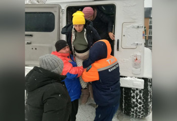 «Видимость нулевая» - как в метель везли рожать женщину из глубинки Костанайской области