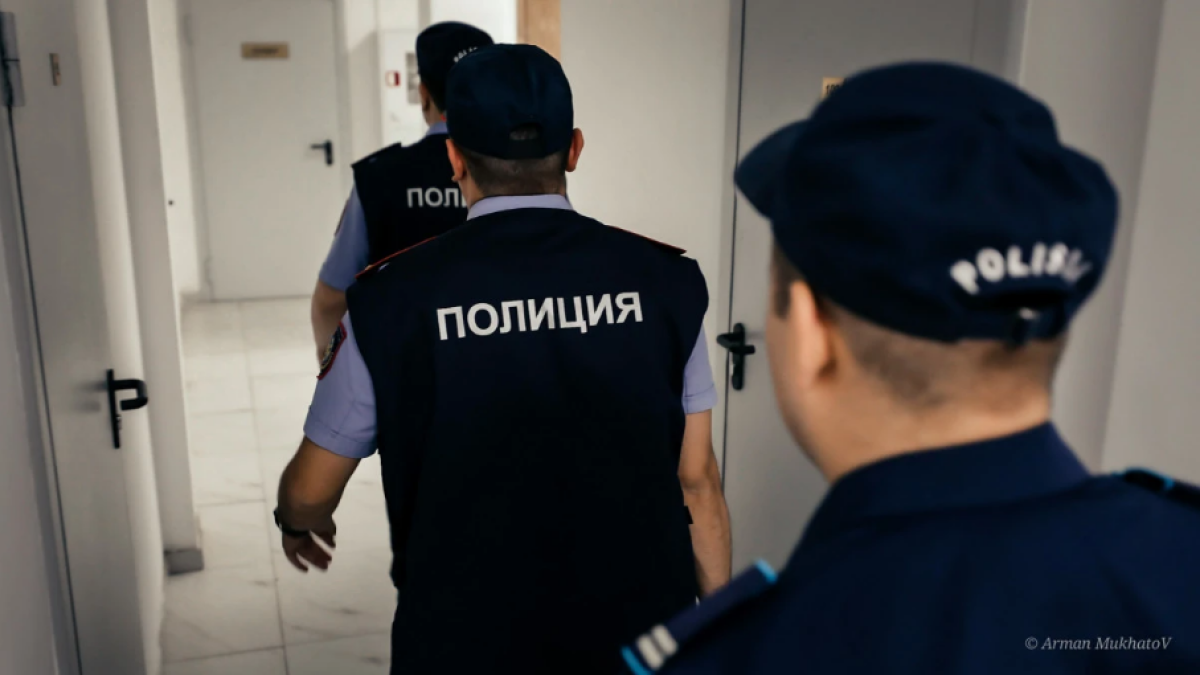 Наркотики в стиралке и ружье под диваном нашла полиция у жителя Жамбылской области