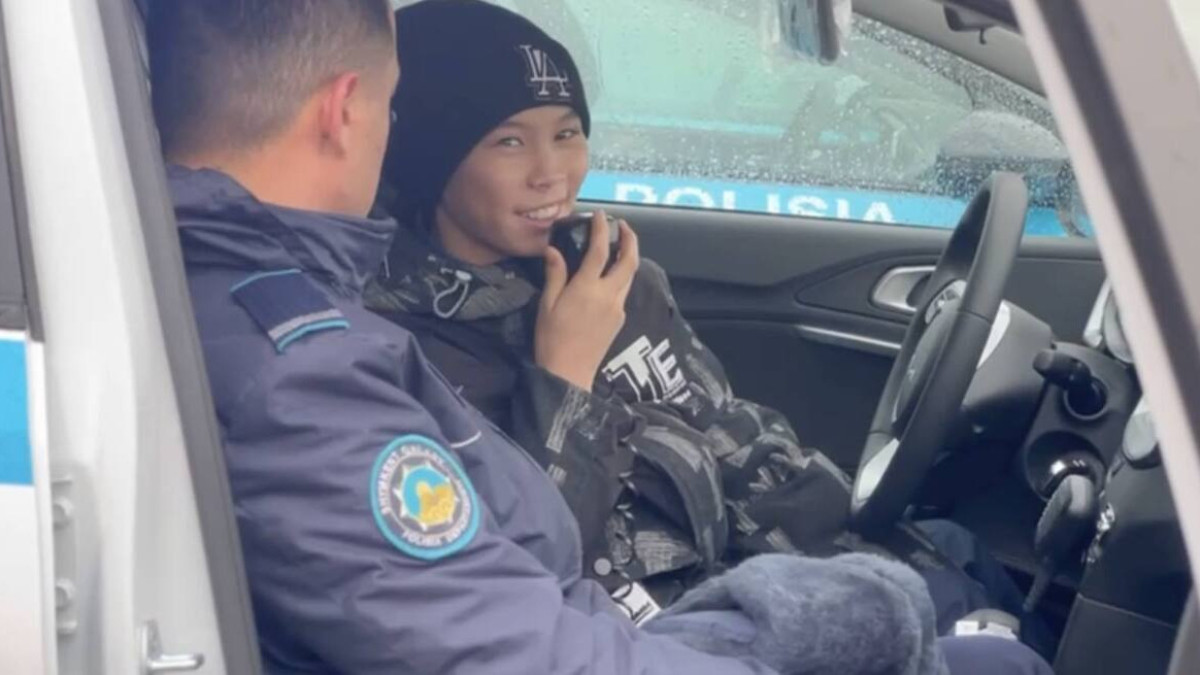 Новогоднее чудо: шымкенсткие полицейские исполнили мечту подростка из детдома