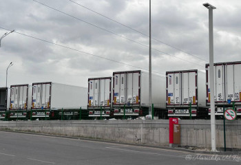 Две фуры насмерть сбили сотрудника транспортного контроля в Актюбинской области