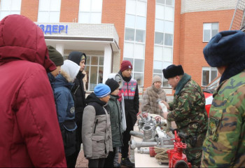 Жаңа жыл қарсаңында оқушыларға акция ұйымдастырылды