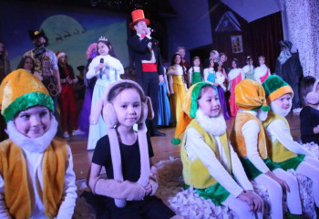 Воинские части «захватили» сказочные герои и дети военнослужащих