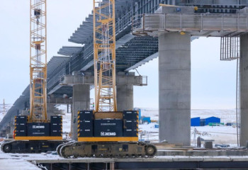 Через Бухтарминское водохранилище возвели технологические переправы