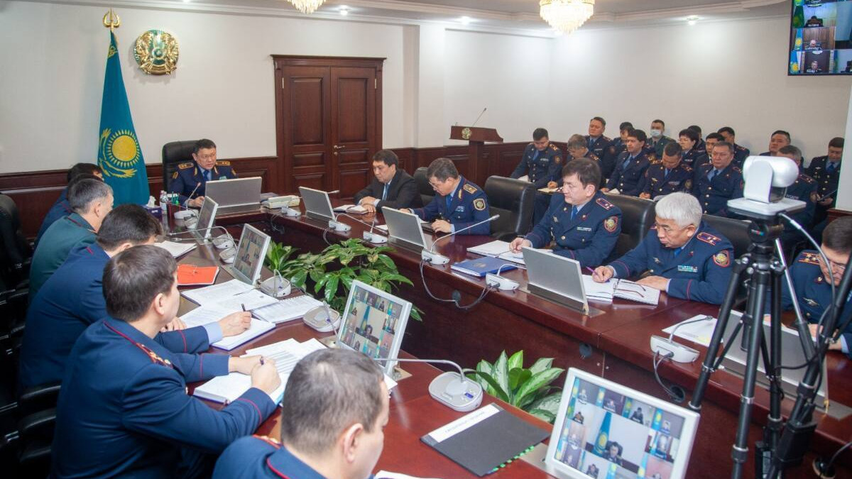 Казахстанская полиция перешла на усиленный режим работы