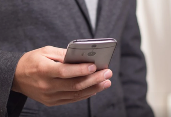 Багдат Мусин предложил операторам возвращать абонентскую плату за некачественную связь