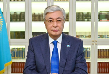 Токаев поздравил казахстанцев с Новым годом