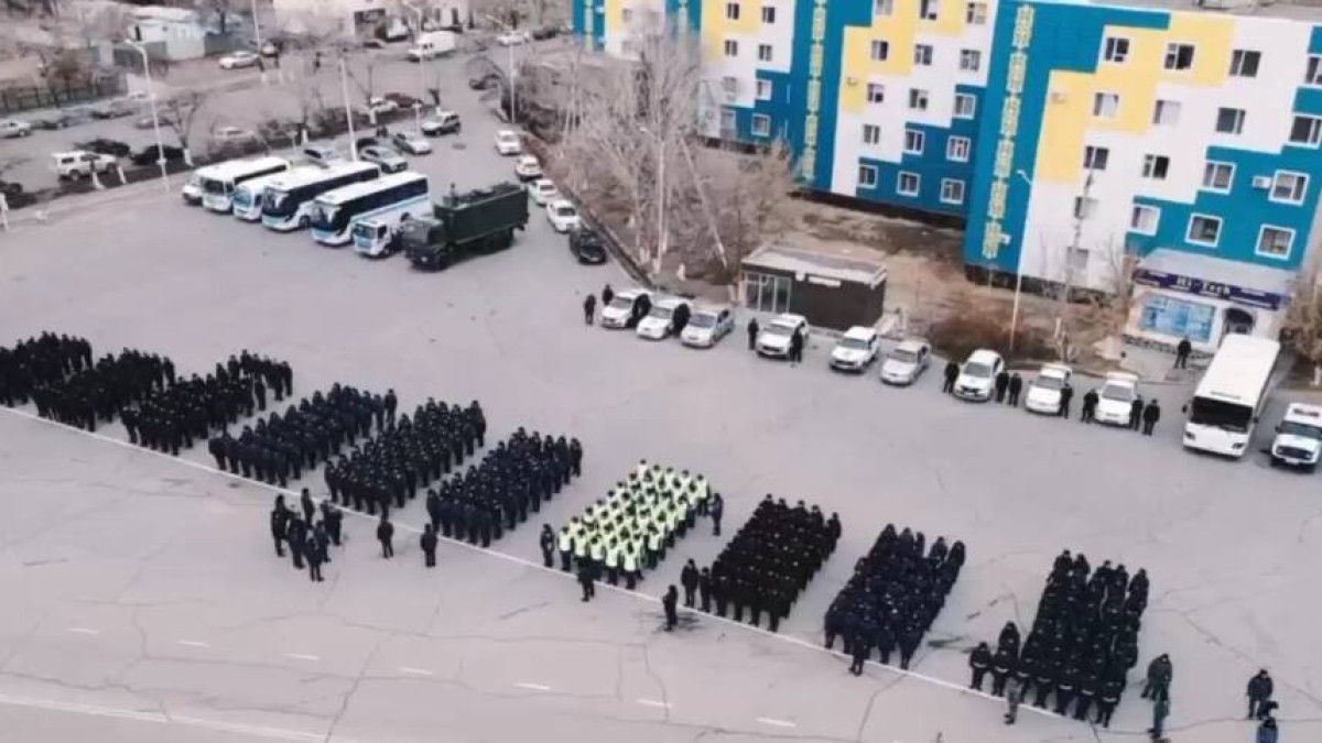 В Казахстане провели единый гарнизонный развод полиции