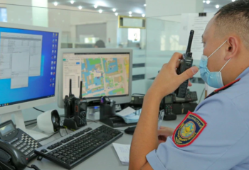 Полицейлер баласымен жалғыз қалған ресейлікке көмектесті