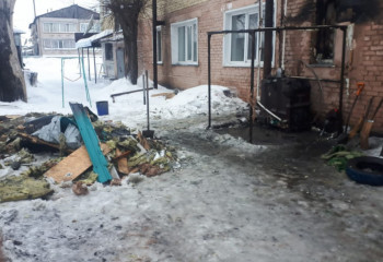 Түзеу мекемесінің қызметкері өртеніп жатқан үйден 6 адамды алып шықты