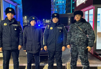 Провалившуюся под лед девочку спасли полицейские в Атырау