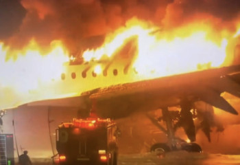 Токиода Japan Airlines ұшағы өртенді