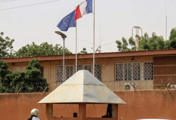 Франция закрыла свое посольство в Нигере