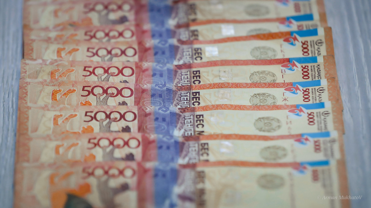Kazakhstanis less likely to send money abroad
