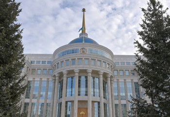 Президент мерекеде жұмыс істеп жатқандарды арнайы құттықтады