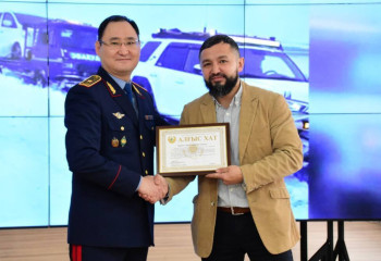 На своих авто для бездорожья спасали людей из снежного плена: в Караганде наградили автоволонтеров