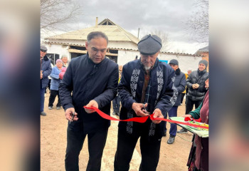 Түркістан облысында ауыл жастары жалғызбасты анаға баспана сыйлады