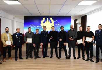 Қарағандыда қар құрсауында қалғандарды құтқаруға көмектескен автоеріктілер марапатталды