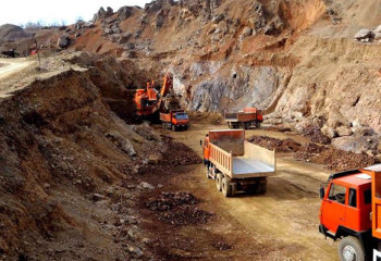 Павлодар облысында құтқарушылар автобусы  шұңқырға түсіп кетті