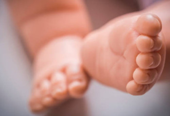 Анасы үш күн қараусыз қалдырған төрт айлық сәби көз жұмды