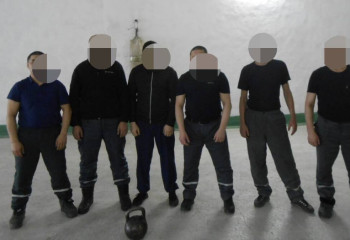 Колонияда жазасын өтеушілер қол күрес пен гір көтеруден бақ сынасты