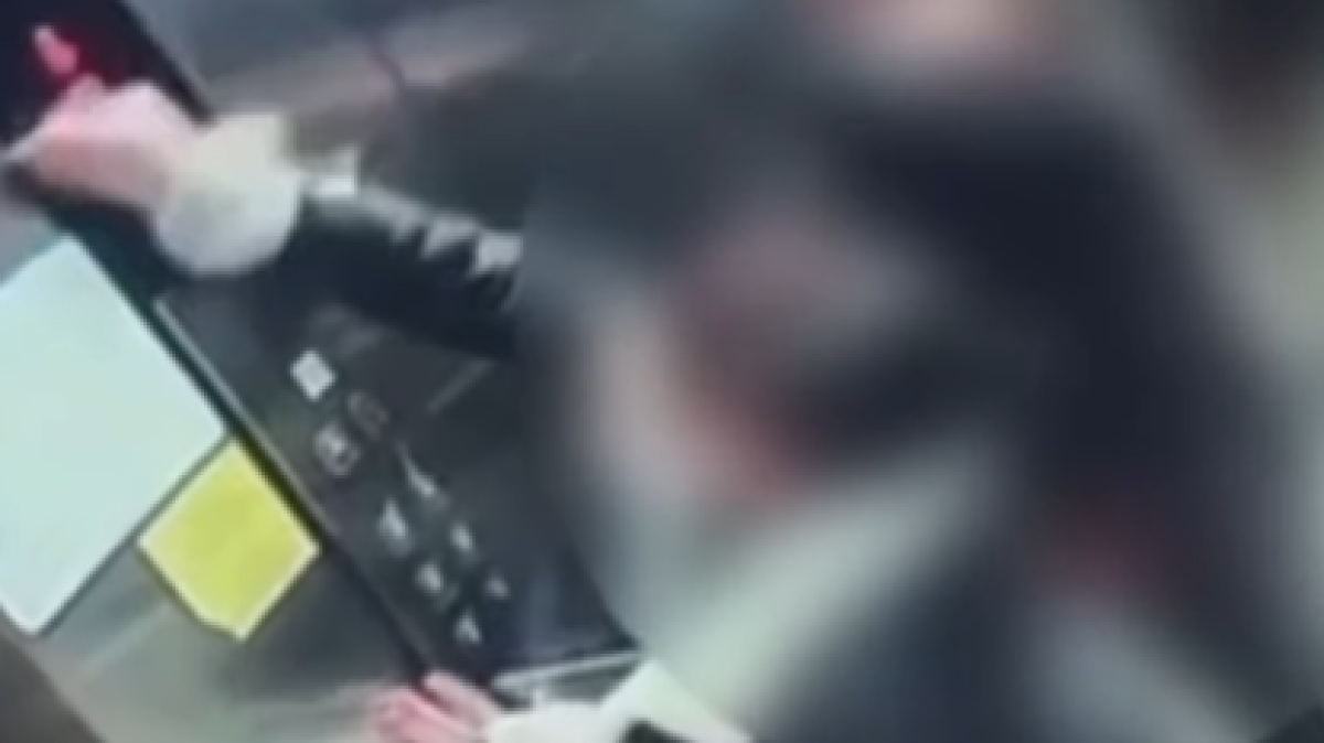 Женщину, повредившую лифт, задержали полицейские в Астане