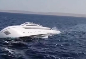 Туристерді тасыған кеме суға батып кетті