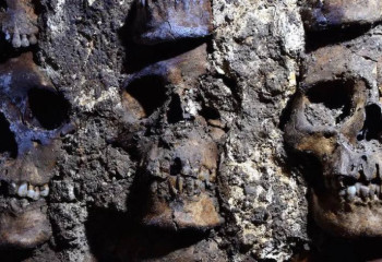 Знаменитая «башня черепов» в Мехико показала ученым новый секрет