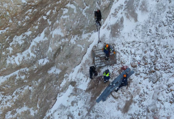 Упавший в провал автобус удалось найти в Павлодарской области