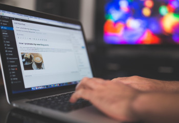 В 14 школьных кабинетах информатики дети свободно посещали запрещенные сайты