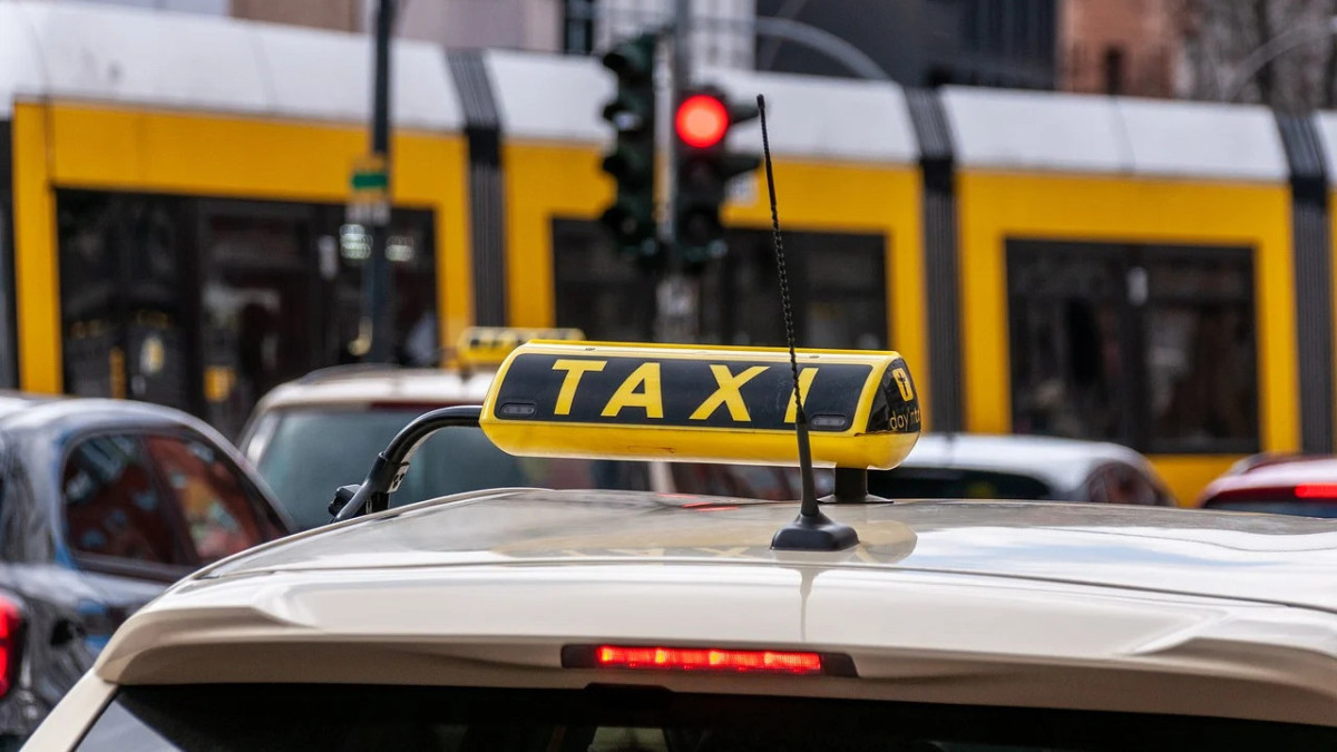 Таксисты в Казахстане могут законно работать и платить всего 1%-ный налог по патенту