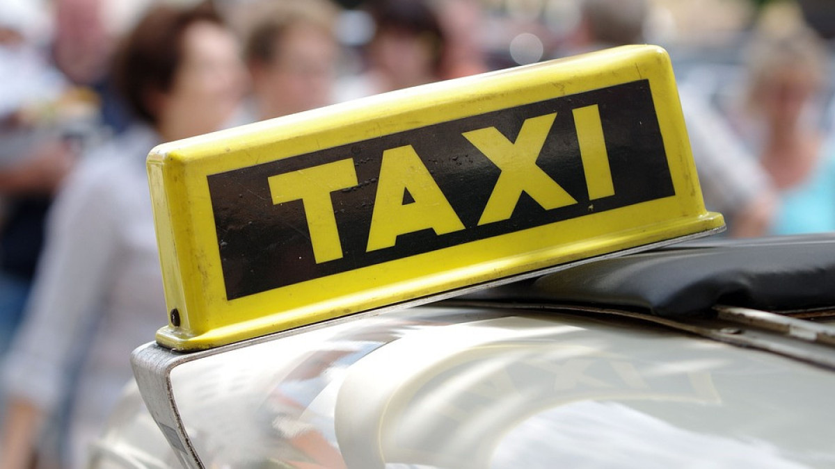 Таксистер жеке кәсіпкер ретінде тіркелуі керек – вице-министр