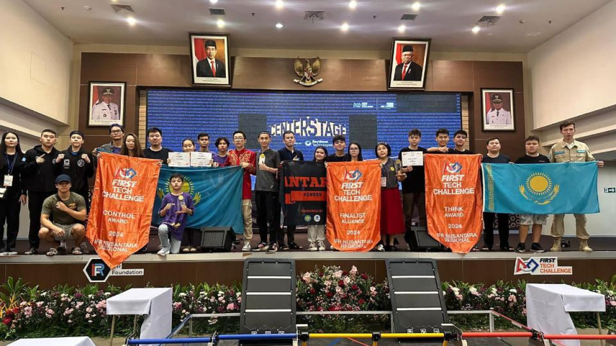 Школьники Семея завоевали награду на чемпионате по робототехнике в Индонезии