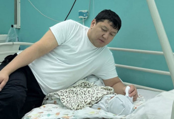 «Маған ақыл айтып жүр». Алтынай Жорабаева күйеуі бала қарауды үйретіп жүргенін айтты