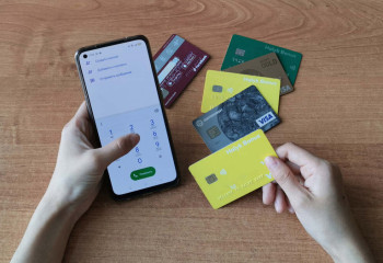 Мужчина воровал банковские карты и обчищал счета владельцев