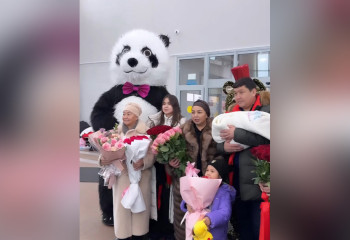 «Арғын елі риза». Бесінші қызын босанған Алтынай Жорабаева перзентханадан шықты