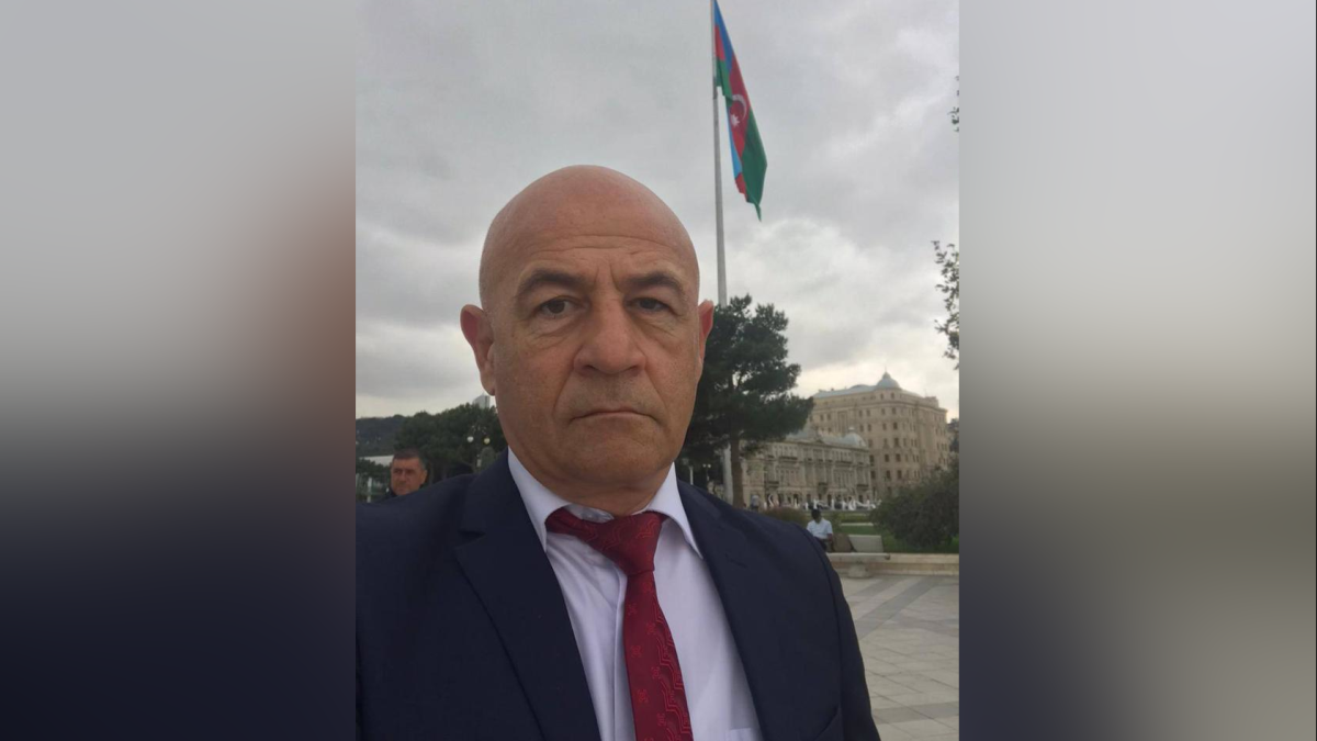  автора 
