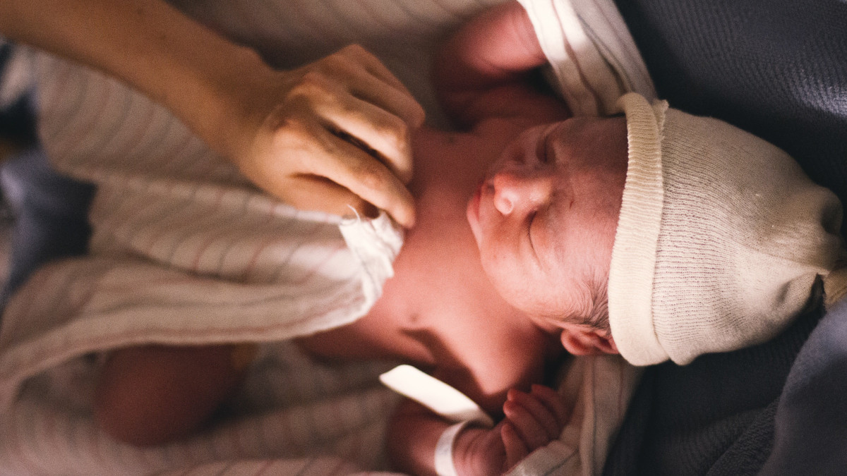 Жительница Мангистау, болеющая корью, родила здорового ребенка