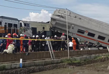 Екі пойыз соқтығысып, төрт адам қаза тапты