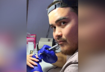 Работал в продажах, а сейчас «делает ногти» - мужчина- мастер по маникюру из Астаны рассказал свою историю