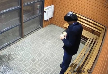 Разбившего остановку в Костанае мужчину суд обязал отремонтировать ее за свой счет