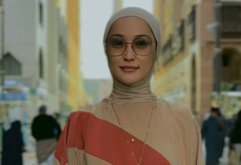 «Кейінге шегермеңіз». Мөлдір Әуелбекова қажылық сапарға аттанды