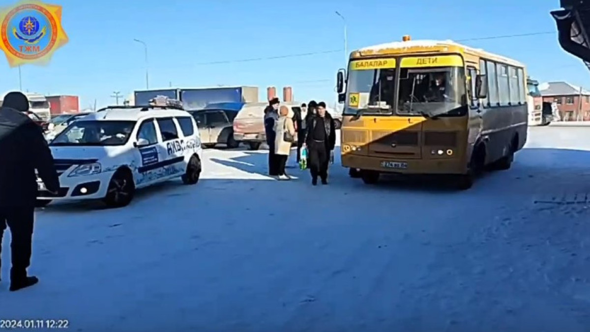 Спасатели эвакуировали граждан Кыргызстана из сломавшегося на трассе автобуса
