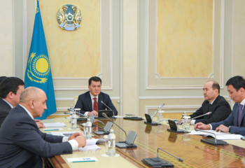 Ерлан Қарин сыбайлас жемқорлыққа қарсы іс-қимыл мәселелері жөніндегі комиссия отырысын өткізді